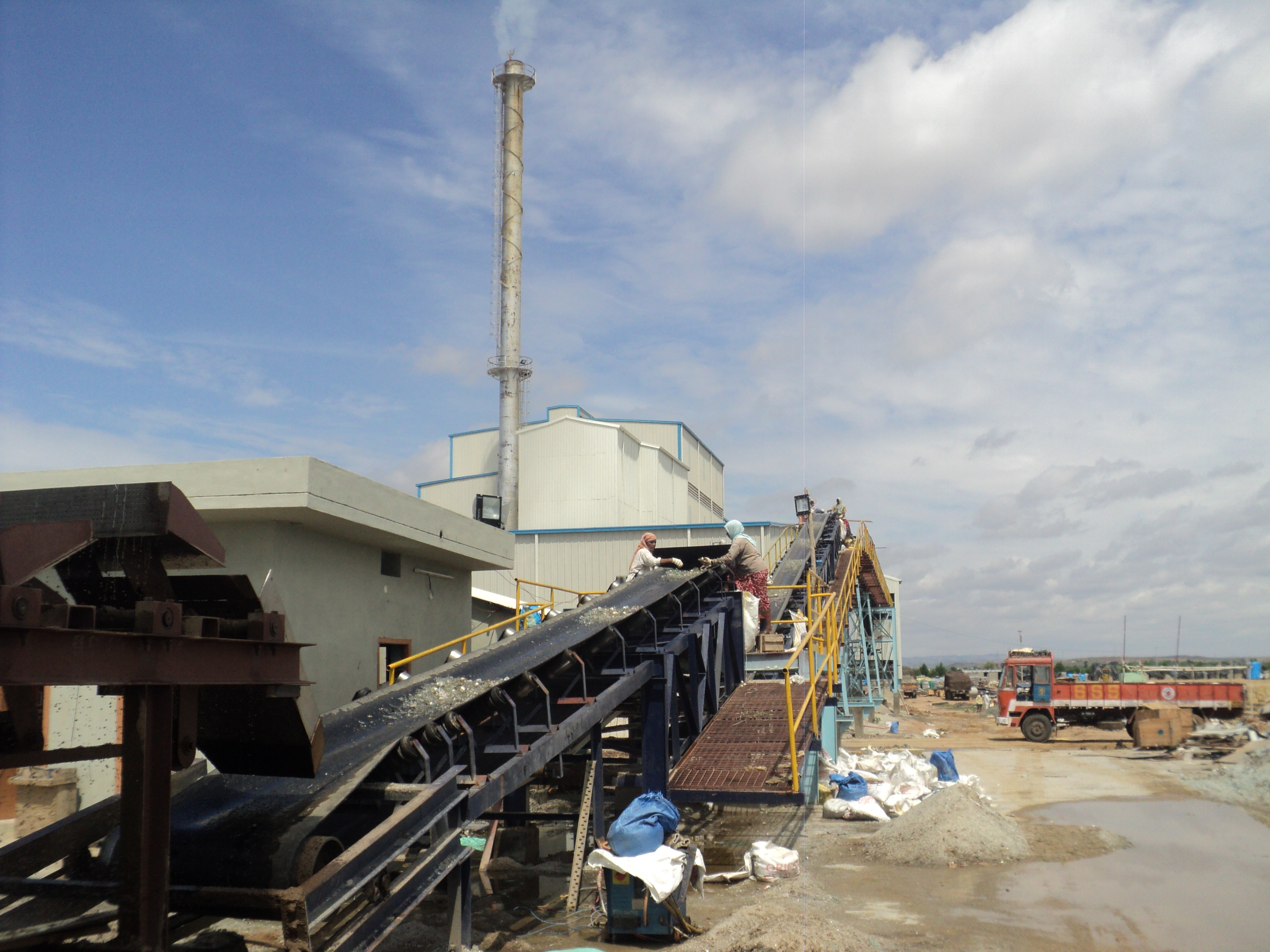 Receiving & metering used in Glass Recycling Plants
